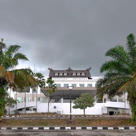 Horison Ultima Bandara Balikpapan Hotel Sepinggang Kecil Buitenkant foto