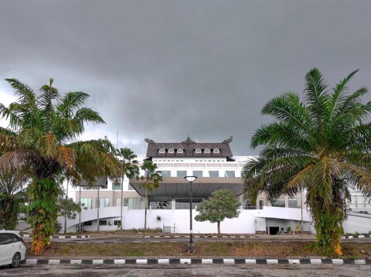 Horison Ultima Bandara Balikpapan Hotel Sepinggang Kecil Buitenkant foto
